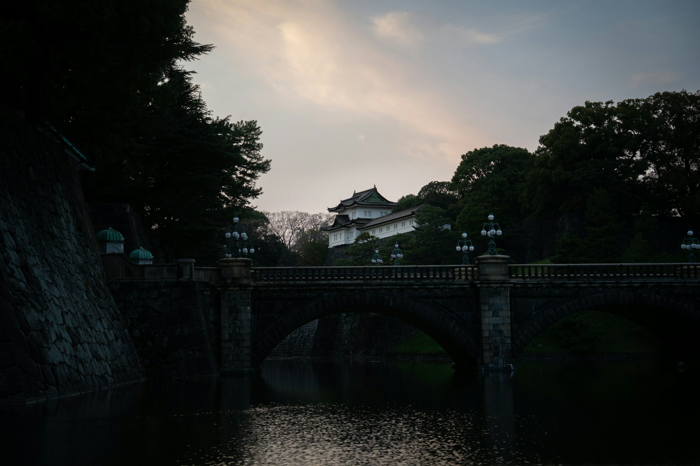 Imperial Palace and Marunouchi at dusk